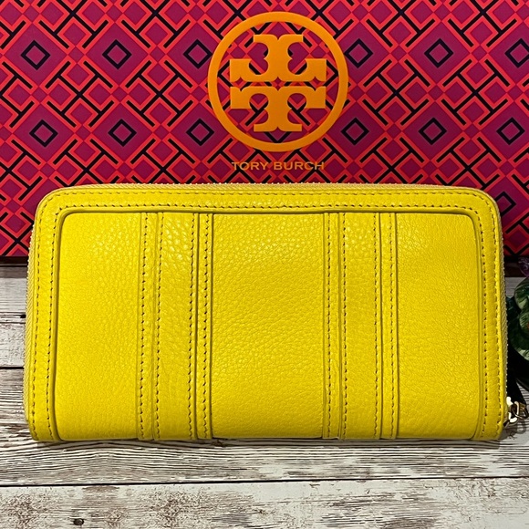 SOLD!! 🌼Tory Burch Continental Zip Wallet-FINAL PRICE‼️ - Picture 2 of 5